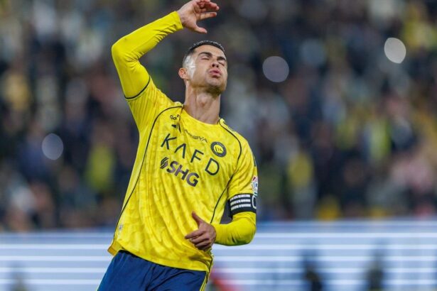 Tension con Cristiano Ronaldo en la Liga Pro Saudi La estrella lusa Cristiano Ronaldo protagoniza un fuerte cruce con el PIF y se ausentará del próximo partido del Al Nassr en la Liga Saudí.