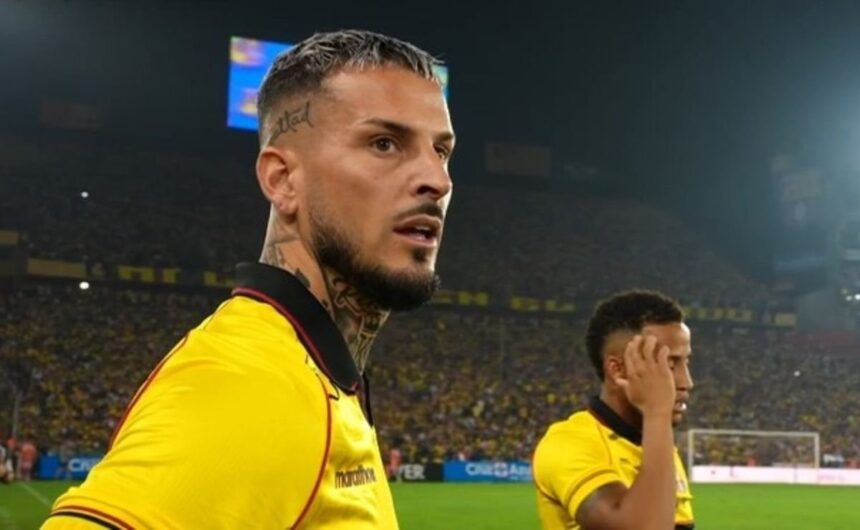 VIDEO Benedetto estuvo cerca del gol en Barcelon El delantero argentino Darío Benedetto generó una clara ocasión de peligro y estuvo cerca de marcar su primer tanto con la camiseta del Ídolo del Astillero.