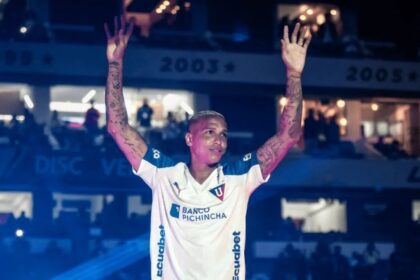 VIDEO Deyverson anota su primer gol con Liga de El delantero brasileño Deyverson se estrenó como goleador con la camiseta de Liga de Quito, generando gran expectativa entre la hinchada alba.