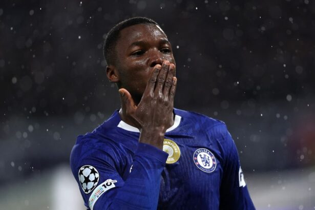 VIDEO El nuevo tremendo golazo que marco Moises El volante ecuatoriano Moisés Caicedo sorprendió a todos con una definición magistral en el Chelsea, consolidando su gran nivel en la Premier League.