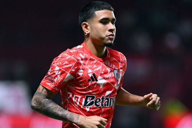 VIDEO Era un golazo Kendry Paez estuvo cerca de La joya tricolor **Kendry Páez** deslumbró con una jugada individual que por poco termina en su primer gol oficial con el **River Plate** argentino.