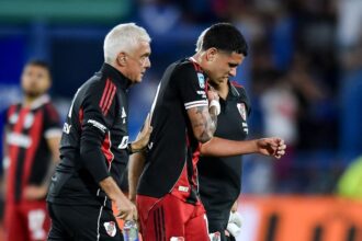 VIDEO Kendry Paez sufrio durisima caida y encien La joven estrella Kendry Páez encendió las alarmas tras un fuerte impacto en el duelo contra River Plate. Se espera el reporte médico de Independiente del Valle.