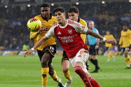 VIDEO Piero Hincapie marca su primer gol con el El central ecuatoriano Piero Hincapié marcó su primer gol con el Arsenal de Inglaterra, consolidando su gran presente en la competitiva Premier League.