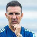 Vicente Sanchez pasa la escoba y estos jugadores d El estratega Vicente Sánchez comienza la renovación del Club Sport Emelec, confirmando las primeras bajas en la plantilla del Bombillo para la próxima temporada.
