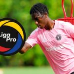 Y no es Barcelona Allen Obando regresaria a otro El futuro de Allen Obando podría dar un giro radical. El joven delantero de Barcelona SC suena para reforzar a otro gigante de la LigaPro.