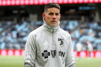 A menos de 100 dias para el Mundial James Rodrigu James Rodríguez atraviesa su parón más largo sin fútbol profesional a menos de 100 días para la cita mundialista, encendiendo las alarmas en su selección.