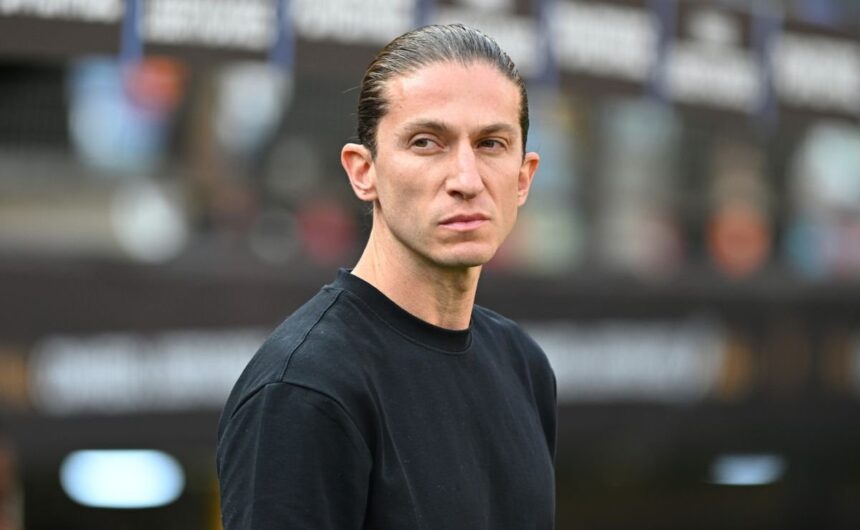 A pesar de que gano 8 0 y clasifico a la final del Pese a golear 8-0 y clasificar a la final del Carioca, el Flamengo anunció la salida de Filipe Luís como entrenador, sacudiendo el fútbol brasileño.