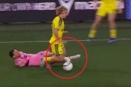 Al minuto 90 y con vientos de hasta 23 kilometros Lionel Messi protagoniza una épica jugada defensiva al minuto 90 bajo condiciones extremas en el duelo entre Inter Miami y Nashville SC.