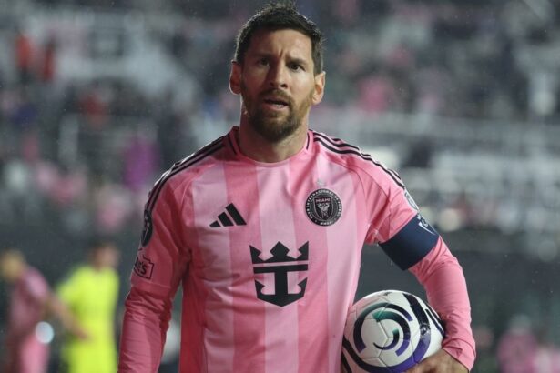 Brian Callaghan tecnico de Nashville le dedico u El estratega del Nashville SC, Brian Callaghan, destacó la jerarquía de Lionel Messi tras el reciente enfrentamiento en el torneo internacional.