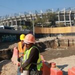 FIFA mete presion a las reformas del Estadio Aztec La FIFA muestra su preocupación ante el retraso en las reformas del Estadio Azteca, lo que pondría en riesgo la sede del partido inaugural del Mundial.