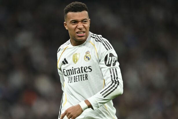 Francia presiona a Real Madrid descartan a Mbappe Francia aumenta la presión sobre el Real Madrid debido al estado físico de Kylian Mbappé, quien podría perderse la llave contra el Manchester City.