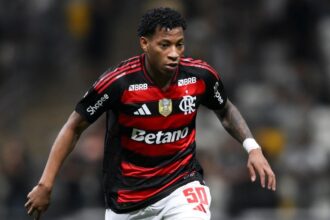 Gonzalo Plata recibe durisima noticia del DT de Fl El atacante ecuatoriano Gonzalo Plata recibió una noticia desalentadora sobre su presente en el Flamengo de Brasil bajo el mando del DT Filipe Luís.