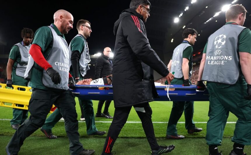 Horror en Liverpool Amputacion parcial y fractura El duelo entre Liverpool y Galatasaray dejó un saldo alarmante tras confirmarse la amputación parcial de Noa Lang y una fractura sufrida por Víctor Osimhen.