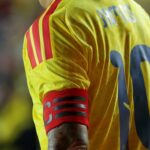 Jugadores malos en sus clubes pero grandes figura Analizamos el curioso fenómeno de los futbolistas que brillan con su selección nacional pero mantienen un rendimiento discreto en sus equipos.