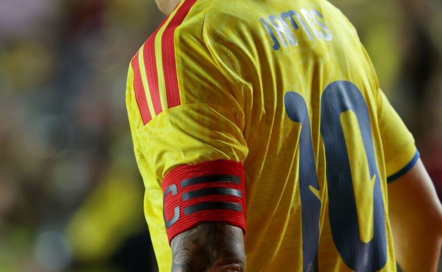 Jugadores malos en sus clubes pero grandes figura Analizamos el curioso fenómeno de los futbolistas que brillan con su selección nacional pero mantienen un rendimiento discreto en sus equipos.