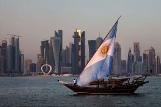 La decision de Qatar a horas de que se defina dond Qatar busca ser sede del esperado choque entre los campeones de América y Europa, reviviendo la mística del Mundial 2022.