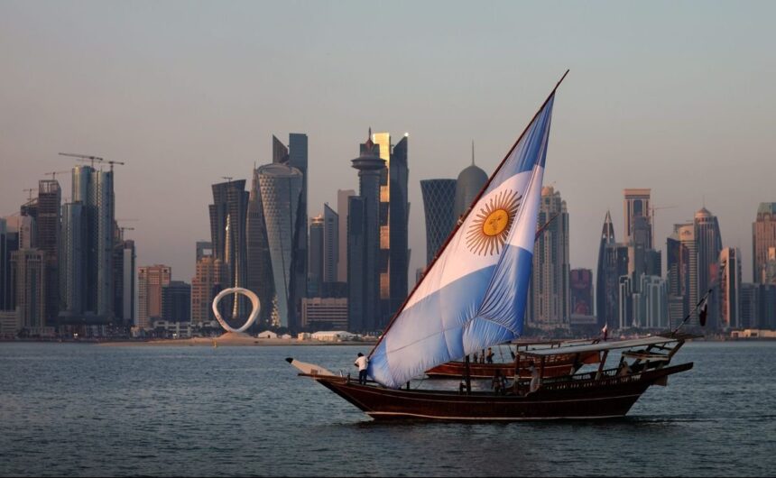 La decision de Qatar a horas de que se defina dond Qatar busca ser sede del esperado choque entre los campeones de América y Europa, reviviendo la mística del Mundial 2022.