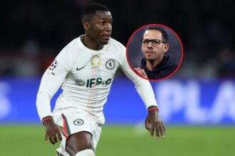 Lo puso a jugar de lateral luego lo cambio y asi El volante ecuatoriano Moisés Caicedo mostró su descontento tras ser improvisado como lateral y luego ser sustituido en una polémica decisión táctica.