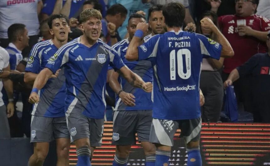 Los dos jugadores que volverian a Emelec los pidio El Club Sport Emelec analiza el retorno de dos futbolistas para fortalecer su plantilla. Descubre si fue una petición de Vicente Sánchez para el equipo.