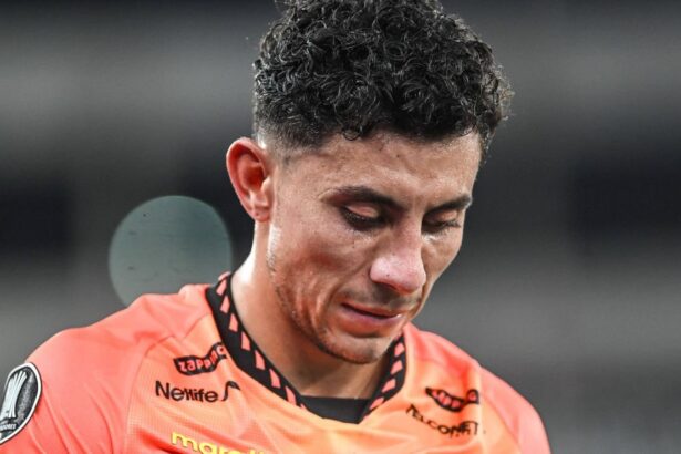 Los peores pronosticos Revelan los primeros detal El volante ecuatoriano **Joao Rojas** enfrentará una larga recuperación tras confirmarse una fractura de peroné que lo aleja de las canchas con **Barcelona SC**.