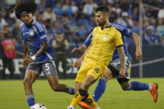 Los senalados por los hinchas de Emelec tras el em La afición eléctrica mostró su descontento tras la igualdad ante el cuadro cetáceo, señalando un bajo rendimiento que preocupa en la LigaPro.