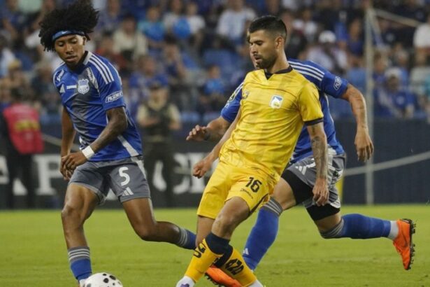 Los senalados por los hinchas de Emelec tras el em La afición eléctrica mostró su descontento tras la igualdad ante el cuadro cetáceo, señalando un bajo rendimiento que preocupa en la LigaPro.