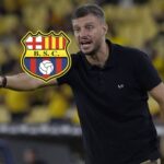 Martin Anselmi subestima a Barcelona SC con estas El entrenador Martín Anselmi generó controversia al cuestionar el nivel de Barcelona SC tras el reciente empate en la Copa Libertadores.