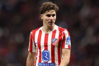 Mientras Griezmann confirma que se queda Julian A El delantero argentino Julián Álvarez no garantiza su permanencia en el Atlético de Madrid, a diferencia de Griezmann que confirmó su continuidad.