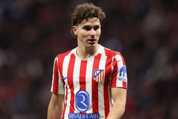 Mientras Griezmann confirma que se queda Julian A El delantero argentino Julián Álvarez no garantiza su permanencia en el Atlético de Madrid, a diferencia de Griezmann que confirmó su continuidad.