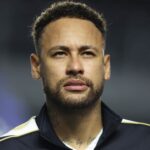 Mientras Messi gana 12 millones de dolares este e Análisis del salario de Neymar en su posible regreso al Santos y cómo se compara con los ingresos de Lionel Messi en el Inter Miami de la MLS.