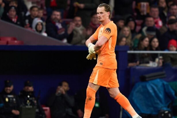 Primer mensaje oficial de Kinsky portero de Totte El arquero Antonín Kinský se pronunció tras ser sustituido prematuramente por errores en el duelo de Champions League entre Tottenham y Atlético de Madrid.