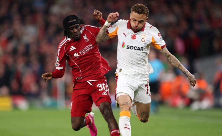 Terribles imagenes Asi quedo el dedo de Noa Lang El extremo del PSV Eindhoven, Noa Lang, protagonizó uno de los momentos más dolorosos de la jornada en Champions League tras sufrir una severa luxación.