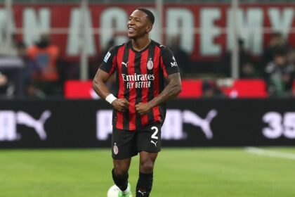 VIDEO Golazo de Pervis Estupinan en el Derby de El lateral ecuatoriano Pervis Estupiñán fue la gran figura tras anotar un tanto espectacular en el emblemático Derby de Milán.