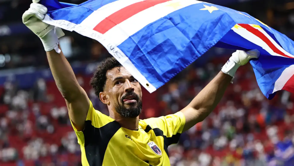 ¿ES CABO VERDE LA GRAN REVELACIÓN DEL MUNDIAL 2026? 2 image 1 Cuando comenzó el Mundial, muy pocos apostaban por Cabo Verde. Un país africano de apenas 530.000 habitantes, debutante en una Copa del Mundo y ubicado muy lejos de las potencias históricas. Sin embargo, dos jornadas después, los 'Tiburones Azules' ya dejaron de ser una curiosidad para convertirse en una de las historias más sorprendentes del torneo.