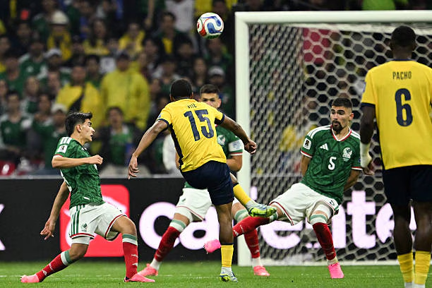 ¿POR QUÉ ECUADOR FRACASÓ EN EL MUNDIAL? LAS CLAVES DE UNA ELIMINACIÓN QUE DEJA MÁS DUDAS QUE CERTEZAS 2 image 3 La ilusión de Ecuador en el Mundial 2026 terminó antes de lo esperado. La derrota frente a Costa de Marfil (1-0), el empate sin goles ante Curazao y la caída contra Alemania sentenciaron la eliminación de una selección que llegó con expectativas altas, pero que nunca encontró regularidad en la fase de grupos. El equipo de Sebastián Beccacece cerró su participación con apenas un punto de nueve posibles y sin poder marcar un solo gol.