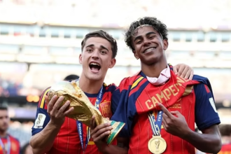 image 8 España volvió a hacer historia en el fútbol mundial. La selección dirigida por Luis de la Fuente derrotó 1-0 a Argentina en una final intensa que se definió en el tiempo suplementario gracias a un gol de Ferran Torres, conquistando así su segunda Copa del Mundo y poniendo fin al reinado de la Albiceleste, vigente campeona desde Qatar 2022.