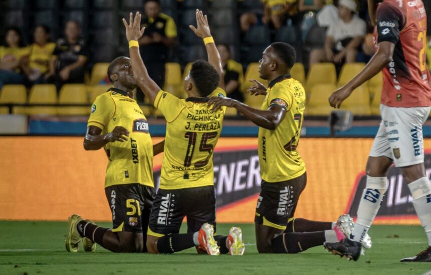 img 7505 El conjunto amarillo derrotó 2-0 a Deportivo Cuenca en el estadio Monumental, en el compromiso correspondiente a la fecha 17 de la LigaPro, marcando un regreso exitoso a la competencia local luego del receso por la Copa del Mundo.