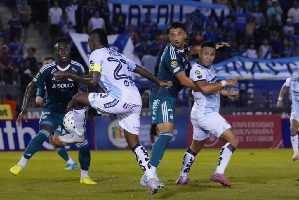 image 4 Emelec volvió a dejar escapar puntos importantes en la LigaPro. El 0-0 ante Guayaquil City, por la fecha 24, prolongó el mal momento del Bombillo y dejó al equipo en una posición cada vez más incómoda.