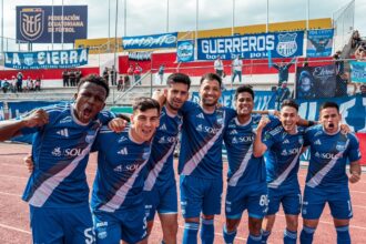 img 8161 Emelec consiguió una valiosa victoria fuera de casa tras imponerse por 3-1 a Leones del Norte en el estadio Olímpico de Ibarra. El encuentro correspondió a la tercera jornada del cuadrangular que define un cupo para la Copa Sudamericana 2027.